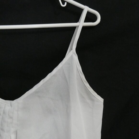 SEDUCTIONS | medium | Elegant White V-Neck Strappy Top - Picture 5 of 15